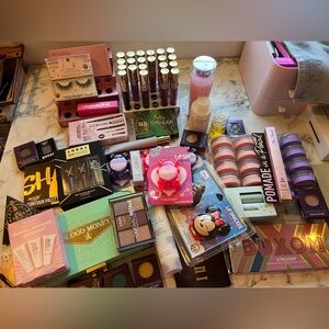 Makeup bundle lot